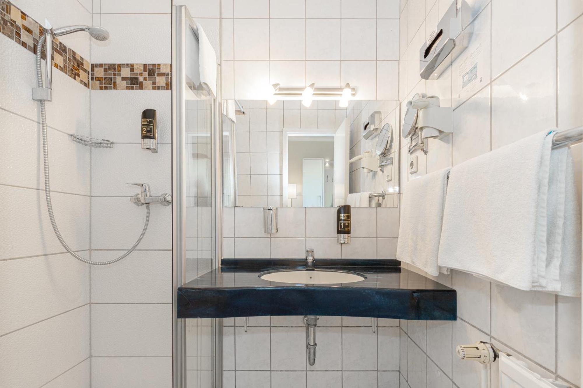 Hotel Klaus Stoertebeker Ралсвиек Екстериор снимка