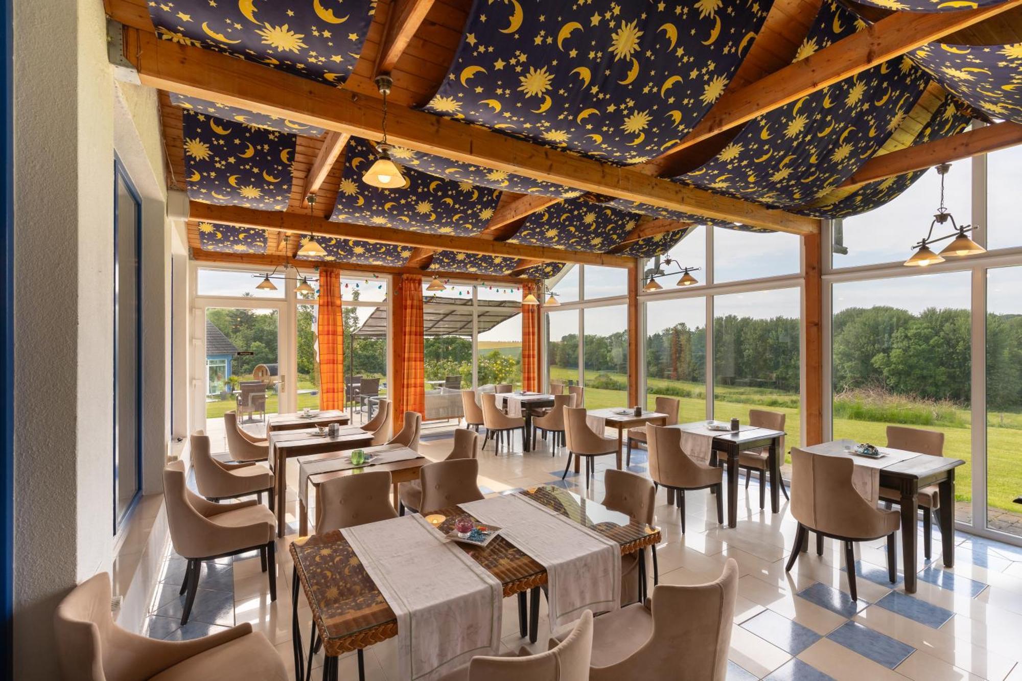 Hotel Klaus Stoertebeker Ралсвиек Екстериор снимка