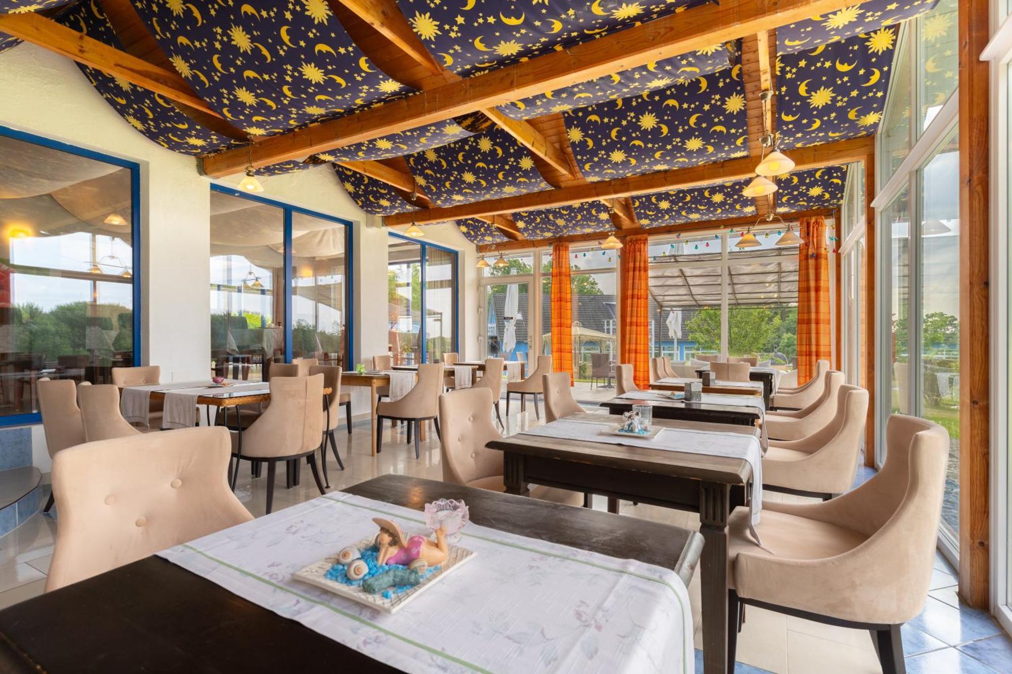 Hotel Klaus Stoertebeker Ралсвиек Екстериор снимка